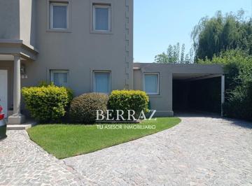 Casa · 250m² · 4 Ambientes · 1 Cochera · Casa Venta 4 Ambientes en Septiembre Escobar Lote de 900 m²
