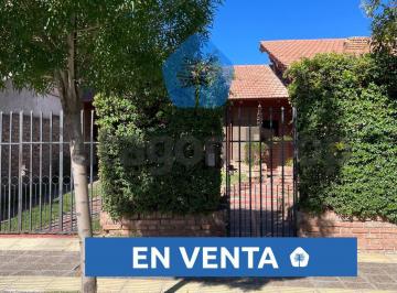 Casa · 121m² · 1 Cochera · Casa en Rioja 1229 - Centro Neuquen