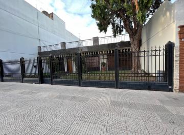 Casa · 250m² · 4 Ambientes · 2 Cocheras · Casa - Liniers