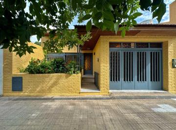 Casa · 155m² · 4 Ambientes · 1 Cochera · Casa en Alquiler, La Plata