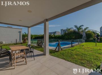 Casa · 236m² · 6 Ambientes · 2 Cocheras · Casa en El Barrio Vistas - Puertos / Escobar