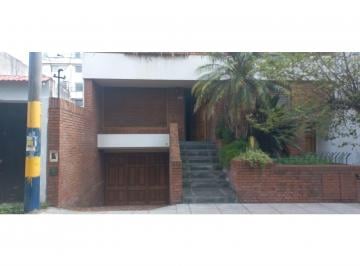 Casa · 138m² · 6 Ambientes · 2 Cocheras · Casa de 3 Dorm., comodin, Patio, Quincho del Valle de Ibearlucea 640