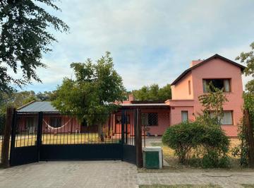 Quinta vacacional · 288m² · 4 Dormitorios · 2 Cocheras · Casa Quinta en Lasalle 2045 - Santa Rosa