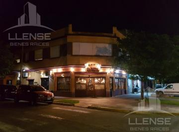 Local comercial · 270m² · Local Comercial Esquina en Quilmes Centro con 3 Departamentos 2amb en Planta
