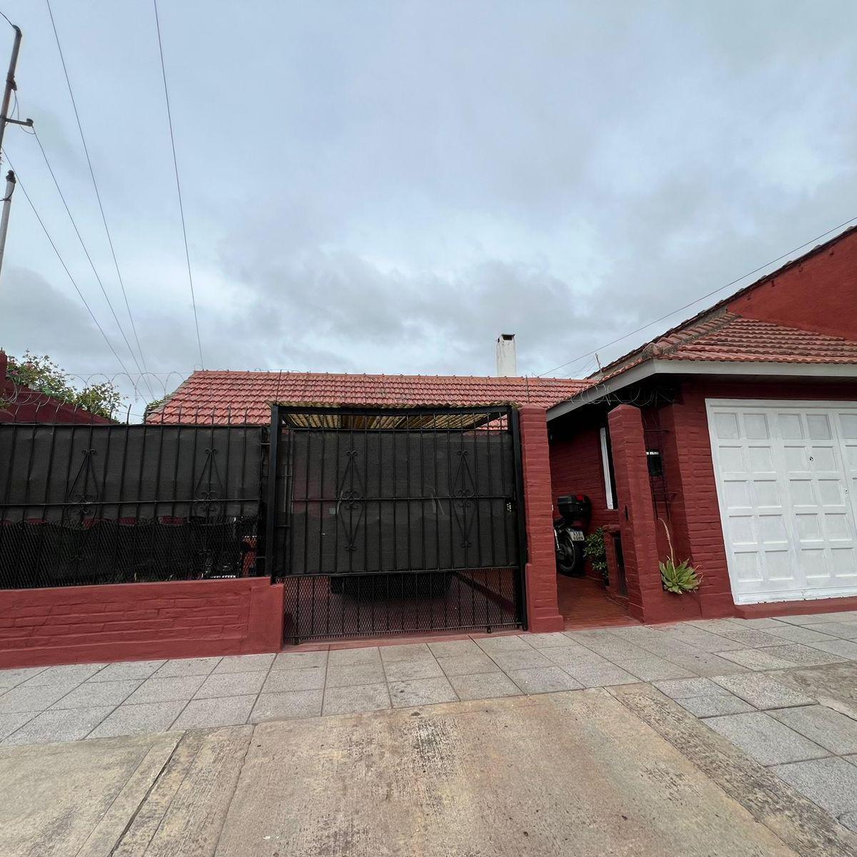 Propiedad en block con 5 ambientes, 300m², garage y parrilla