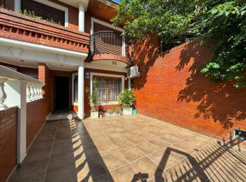 Casa · 136m² · 4 Ambientes · 2 Cocheras · Casa Triplex en Villa Lugano, Capital Federal, Buenos Aires