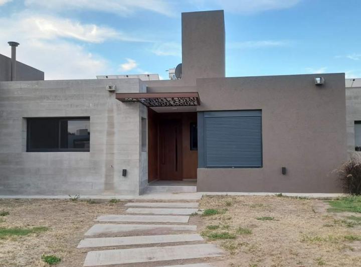 Casa · 128m² · 3 Ambientes · 1 Cochera