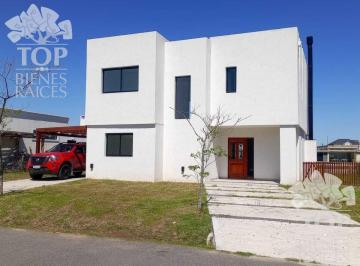 Casa · 200ha · 5 Ambientes · 1 Cochera · Casa Chalet en Venta en El Cantón Norte, El Cantón, Escobar