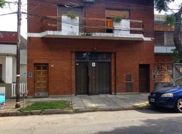 Casa de 6 ambientes, Vicente López · Inmueble Multiples Usos 2 Departamentos y Galpon o Cocheras 130 m² en Zi