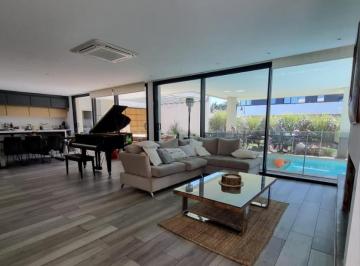 Casa · 360m² · 4 Ambientes · 4 Cocheras · Venta Casa