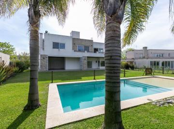 Casa · 349m² · 4 Ambientes · 2 Cocheras · Venta Casa de 4 Ambientes Ubicada en Country Terravista, Zona Oeste.