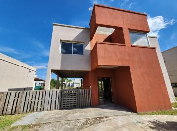 Casa · 160m² · 5 Ambientes · 2 Cocheras · Venta Casa 5 Ambientes con Galería, Parrilla y Pileta - Barrio San Eduardo