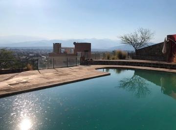 Casa · 790m² · 6 Ambientes · Bernardino Biella 500 - Tres Cerritos