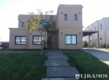 Casa · 240m² · 6 Dormitorios · Casa - Vistas Al Lago