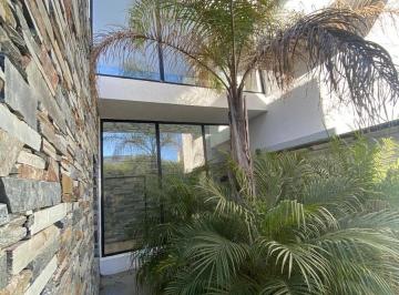 Casa · 284m² · 7 Ambientes · 2 Cocheras · Puertos del Lago - Casa en Venta Barrio Vistas