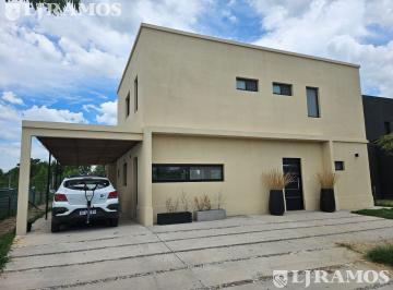 Casa · 150m² · 3 Dormitorios · Casa en Venta en El Barrio Acacias - Puertos / Escobar