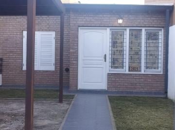 Casa de 4 ambientes, Córdoba · Poeta Lugones Nvo - Duplex Impecable en 1 Planta, 2 Dorm.,liv/c. Coc, Jardin, Coch. Apto Credito