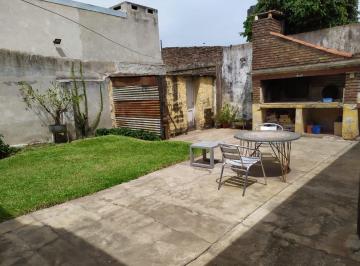 Casa de 5 ambientes, Rosario · Casa Al Frente con Patio Jardin