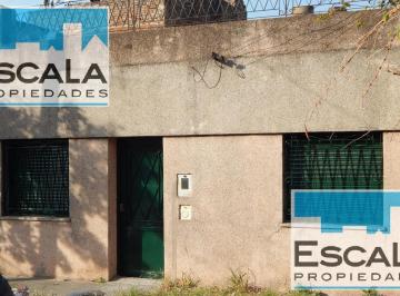 Casa · 75m² · 5 Ambientes · Casa Al Frente en Venta en Rosario