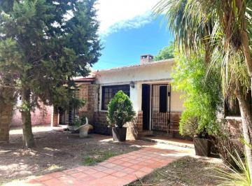Casa · 97m² · 4 Ambientes · 1 Cochera · Venta Casa en El Pinar Sur, 3 Dorm.