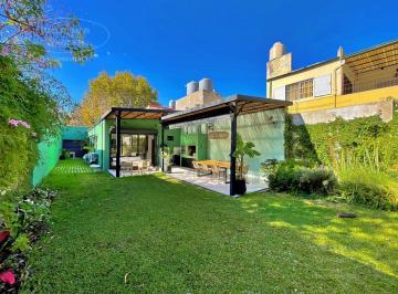 Contrafrente · Hermosa Casa Reciclada de Una Planta con Amplia Galería y Jardín