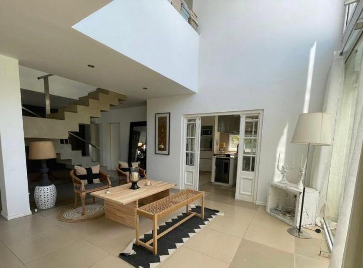 Casa · 267m² · 4 Ambientes · 2 Cocheras