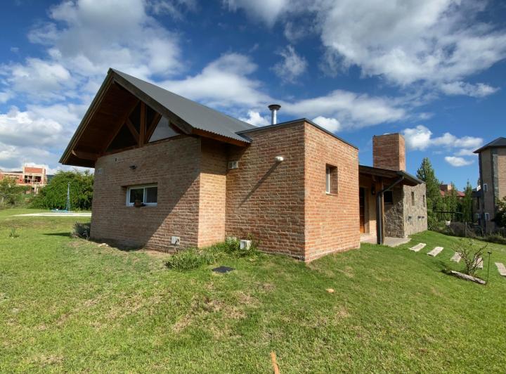 Casa · 322m² · 4 Ambientes · 1 Cochera