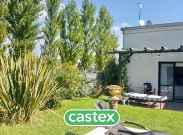 Casa · 140m² · 4 Ambientes · Casa en Alquiler Anual en San Alfonso Pilar del Este