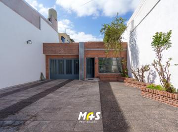 Oficina comercial de 7 ambientes, Villa Santa Rita · Casa en Alquiler 8.60 X 32 m Uso Comercial - Excelente Estado