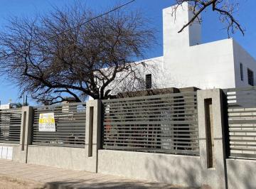 Casa · 125m² · 2 Ambientes · 1 Cochera · Duplex - Dos Dorm. - Arguello