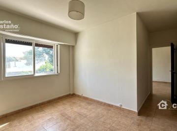Departamento · 40m² · 2 Ambientes · Depto. 2 Amb. Luminoso en Primer Piso por Escalera, a 2/c Av Maipú