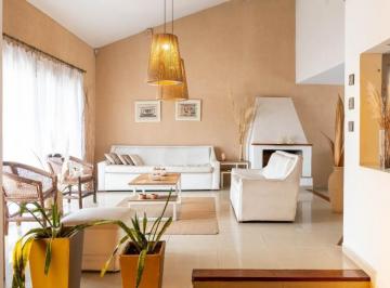 Casa · 245m² · 5 Ambientes · 2 Cocheras · Cabalen Propiedades Te Ofrece Una Nueva Oportunidad Ubicada en Barrio Maipu Segu