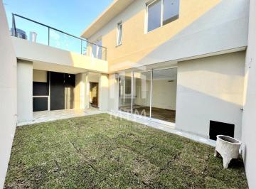 Casa · 85m² · 3 Ambientes · Casa en Venta Rosario Alberdi.