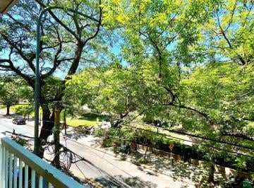 Departamento de 2 ambientes, Parque Chacabuco · Venta Semipiso de 2 Amb con Vista Al Parque, Amplia Cocina y Balcón