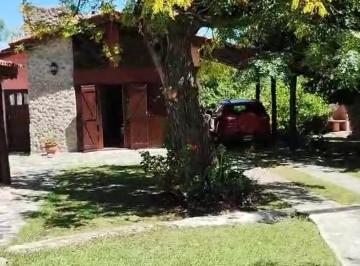 Casa · 65m² · 3 Ambientes · 1 Cochera · Las Chacras, Córdoba, Cabaña Para Hasta 5 Pasajeros