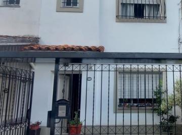 Casa de 4 ambientes, Lomas de Zamora · Casa Tipo Chalet de 4 Ambientes con Amplio Fondo.