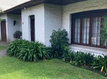 Casa · 183m² · 5 Ambientes · 2 Cocheras · Corazon de Los Troncos - Excelente Casa - Todo en Planta Baja