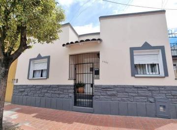 Casa · 120m² · 5 Ambientes · Casa en Venta - 3 Dorm. 2 Baños - 165 m² - Mar del Plata