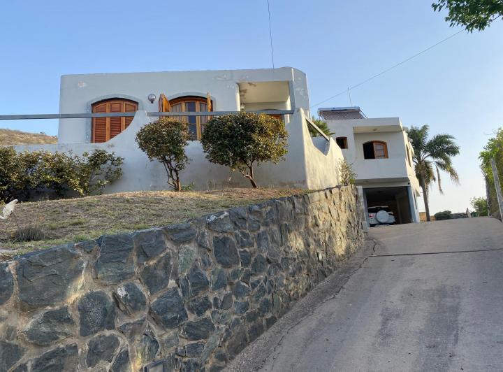 Casa · 420m² · 6 Ambientes · 4 Cocheras