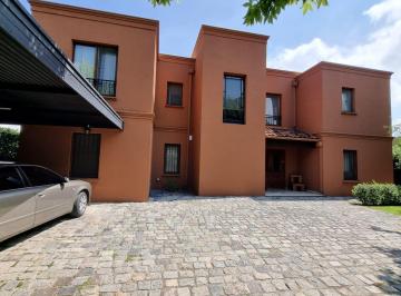 Casa · 310m² · 6 Ambientes · 5 Cocheras · Casa de 7 Ambientes en Venta en Escobar