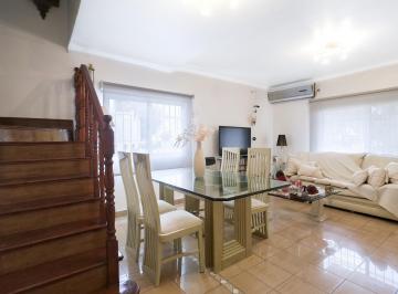Casa · 88m² · 4 Ambientes · 2 Cocheras · Casa de 4 Amb en Venta