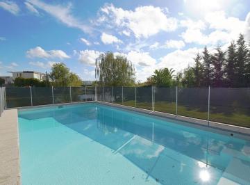 Casa · 147m² · 4 Ambientes · 1 Cochera · Venta Casa en Canton Puerto - Escobar.