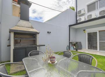 Casa · 146m² · 5 Ambientes · 1 Cochera · Venta Casa 5 Ambientes en Olivos con Jardín y Cochera