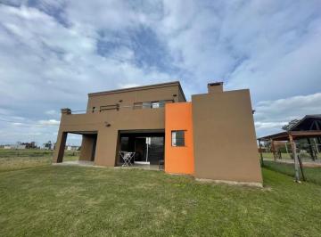 Casa · 147m² · 3 Ambientes · 1 Cochera · Casa en Venta - 2 Dorm. 2 Baños - Cochera - 425 m² - Miramar