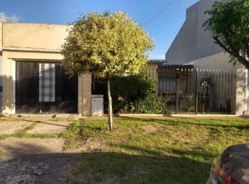 Casa · 85m² · 3 Ambientes · 2 Cocheras · Casa en Venta - 2 Dorm. 1 Baño - Cochera - 300 m² - Los Hornos, La Plata