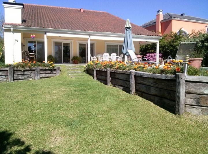 Casa · 350m² · 6 Ambientes · 1 Cochera