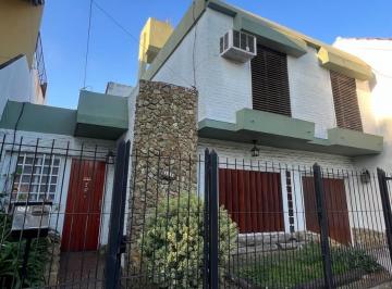 Casa · 150m² · 3 Ambientes · 1 Cochera · Casa en Venta Castelar Norte 3 Ambientes