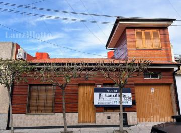Casa · 95m² · 3 Ambientes · 1 Cochera · Casa en Planta Baja. Lote Propio 3 Ambientes con Cochera Impecable