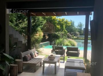 Casa · 290m² · 7 Ambientes · 3 Cocheras · Casa en Santa Barbara