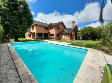 Casa · 310m² · 6 Ambientes · Amplia Casa en Venta en Country del Banco Provincia, Moreno